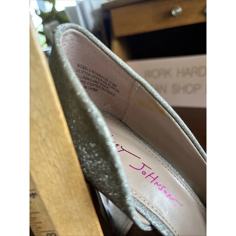 Betsey Johnson minor wear